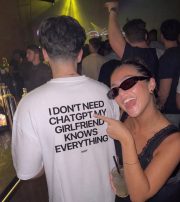 i dont need chat gpt my girlfriend knows everything t-shirt